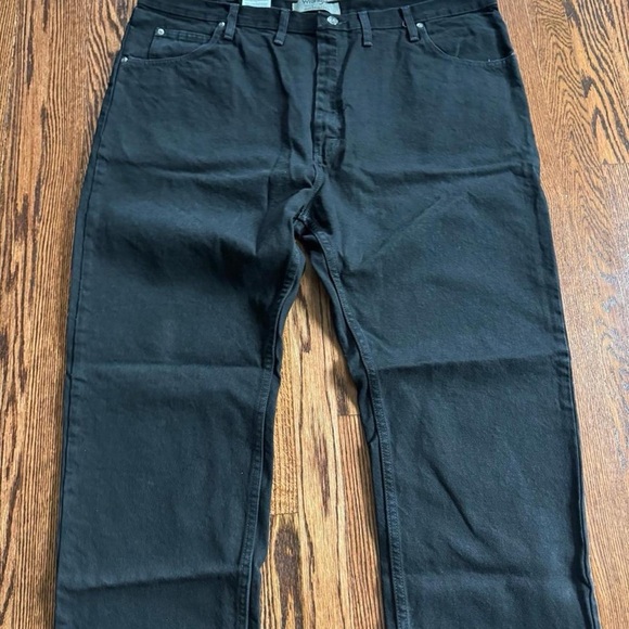 Wrangler Black Relaxed Fit Jeans - Picture 8 of 8